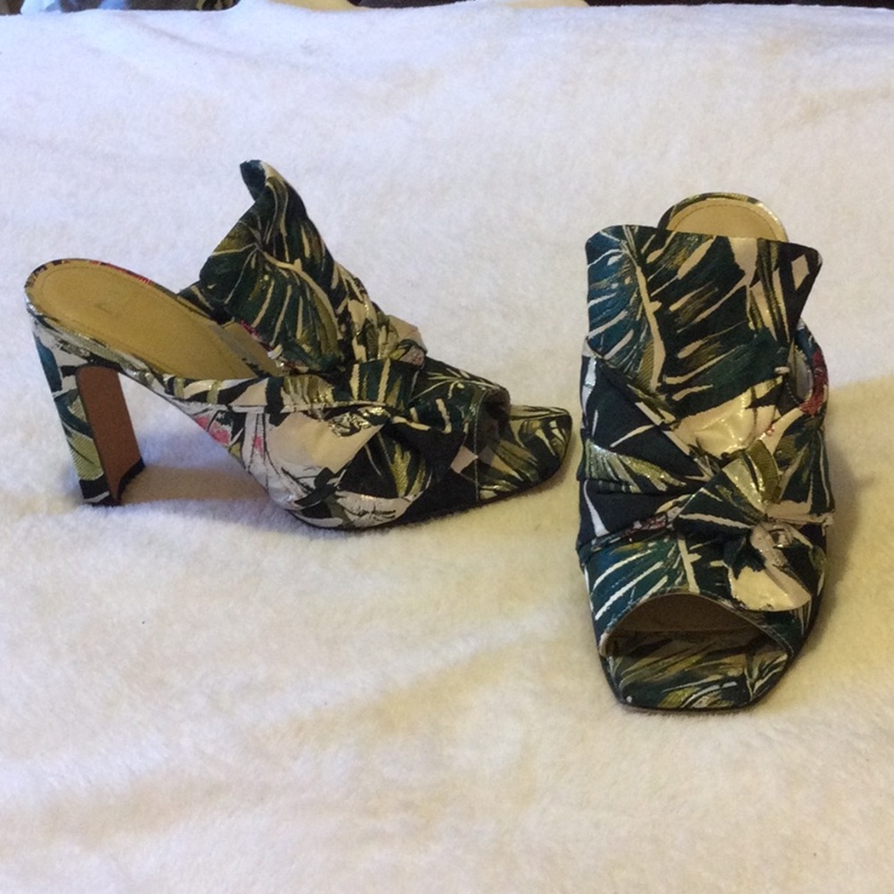 Marc Fisher Floral Pumps, Size 8M